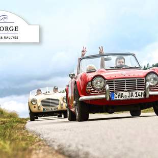 Triumph TR4 bei einer Rallye
