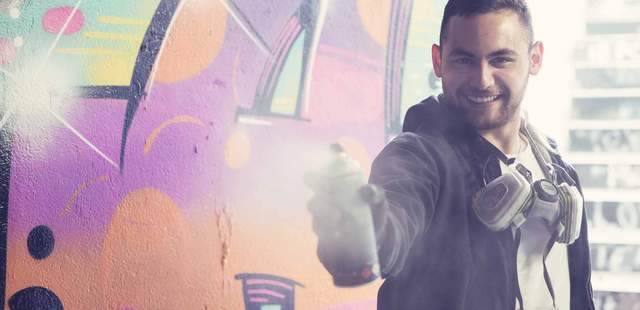 Grafffiti sprayen Graffiti sprayen im Team