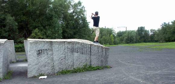 Ein Teilnehmer spielt Crossgolf auf Zeche Zollern in Essen