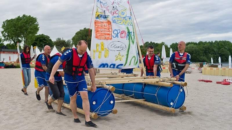 Floßbau Teambuilding