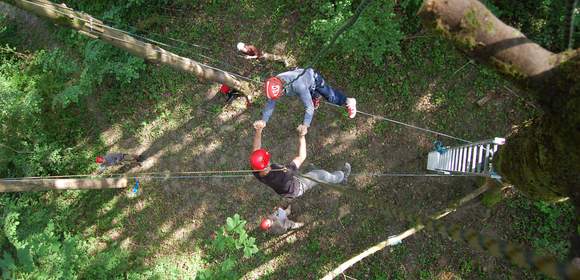 Teambuilding: Klettern im Hochseilgarten