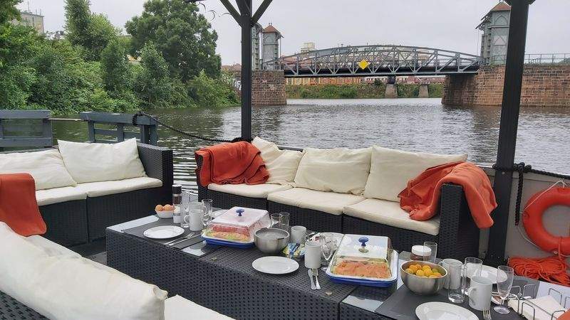 Floßtour mit dem Partyfloß auf der Elbe