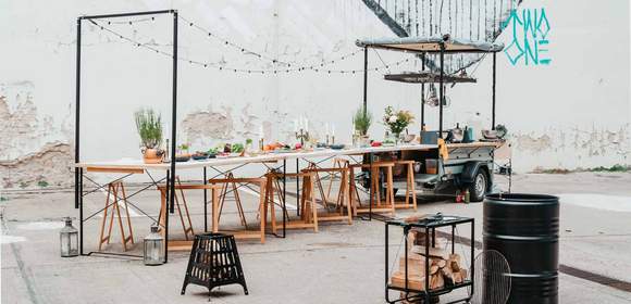 die lange Tafel der Begegnung