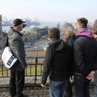 Hamburg Ahoi: Barkassenfahrt mit Landgängen