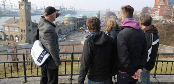 Hamburg Ahoi: Barkassenfahrt mit Landgängen