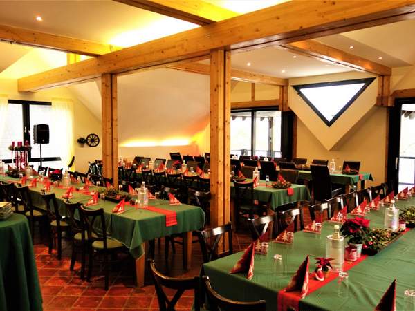 Weihnachtsfeier Weihnachtsbaum schlagen Teamevent