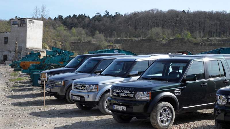 Offroad fahren im Steinbruch