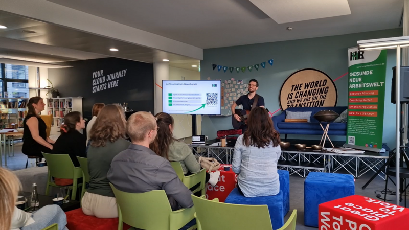 Keynote Song bei Healthy Happy Hour HR Netzwerkevent von TRANSFORMAKTION®