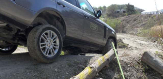 Offroad fahren im Steinbruch