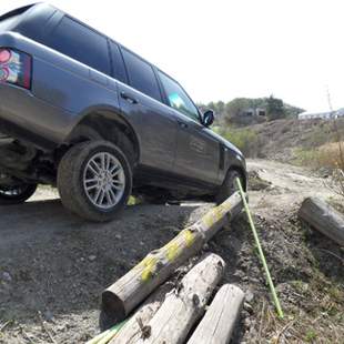 Offroad fahren im Steinbruch