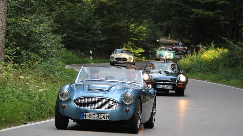 Idyllische Nebenstrecken Oldtimer-Rallye mit echten Klassikern