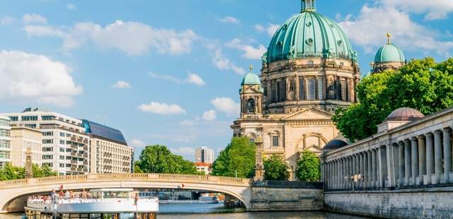 Gruppenhighlight mit Reichstag in Berlin