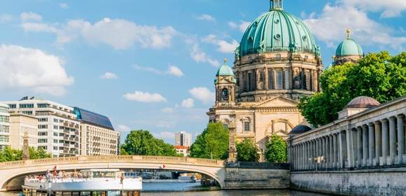 Gruppenhighlight mit Reichstag in Berlin
