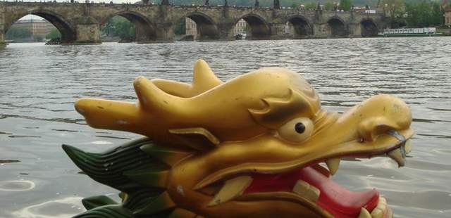 Wettbewerbe auf den Drachenschiffen Wettbewerbe auf den Drachenschiffen
