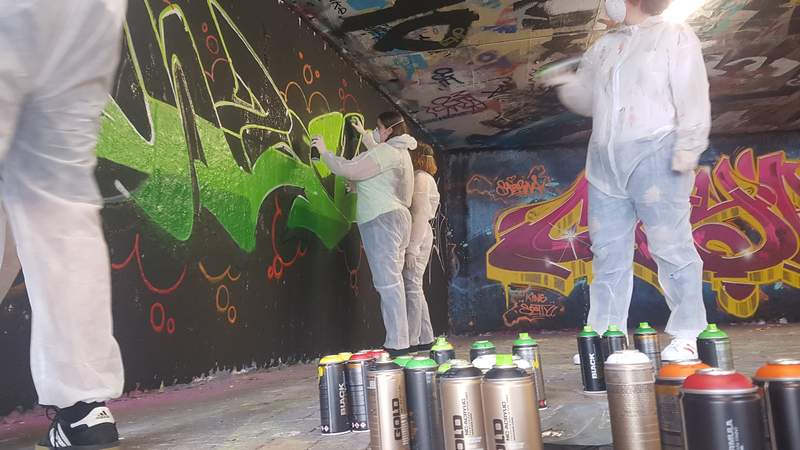 In Action Graffiti-Junggesellinnenabschied in Stuttgart