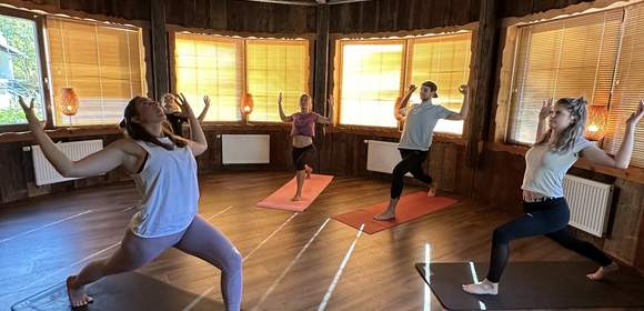 Yoga mit Vera, Yoga indoor, Yoga in den Bergen, Yoga Vinyasa Flow