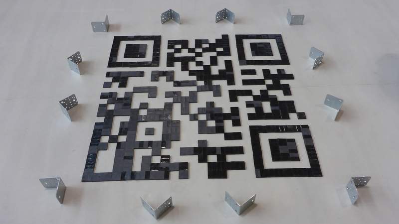 Ein QR-Code aus Dominosteinen beim Domino-Effect