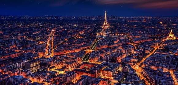 Der Eiffelturm ist das Wahrzeichen von Paris