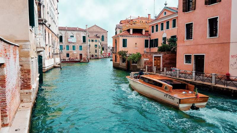 Shuttle vom Airport durch Venedig zum Hotel