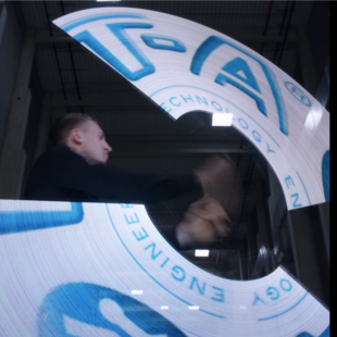 Ihre Logoeinblendung als Highlight "Bright in the Dark" | High-Tech-Jonglage-Act