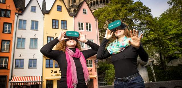Blick durch die VR-Brille in der Altstadt TimeRide GO!
