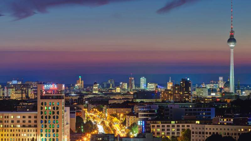 Berlinsicht bei Nacht Vienna House Andel's Berlin