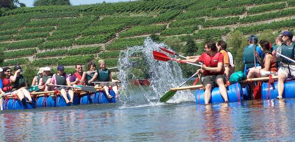 Wasserschlacht Flossfahrt Stuttgart