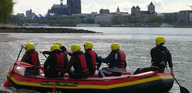 Schlauchboot Tour auf dem Rhein - Köln