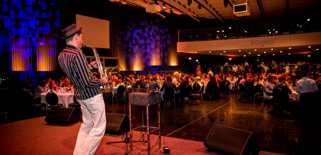 Kosmos Berlin Firmenevent #Saxophon, #DJ, #Hintergrundmusik #Sportveranstaltungen