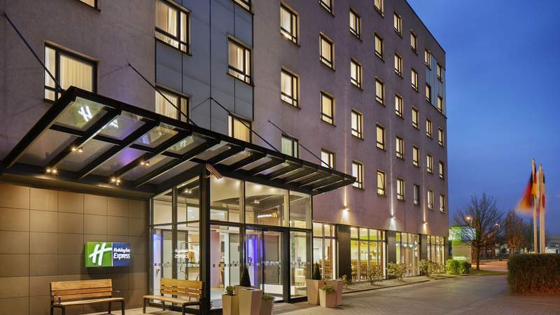 Hoteleingang Holiday Inn Express Düsseldorf - City North