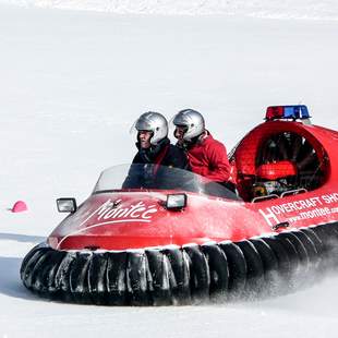 Hovercraft Event im Schnee