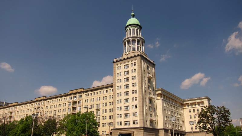 Karl-Marx-Allee (Stalinallee) Stasi-Gefängnis Hohenschönhausen