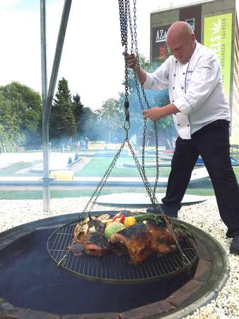 Knuspriges Erdschwein aus dem Feuerloch