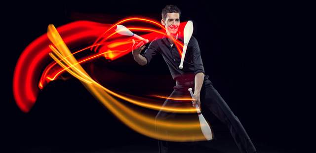 LED Show Showact mit Lichtjonglage & Business-Comedy