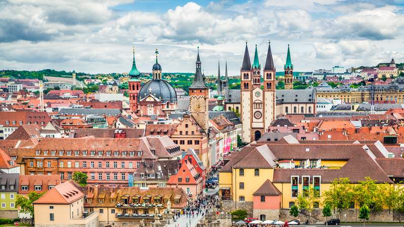 Würzburg Silouhette mit Menschen