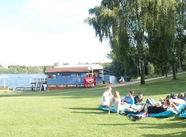 Betriebsauflug See Strand Teambuilding