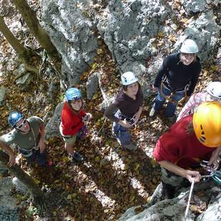 Am Felsen Schnupperklettern auf der Alm
