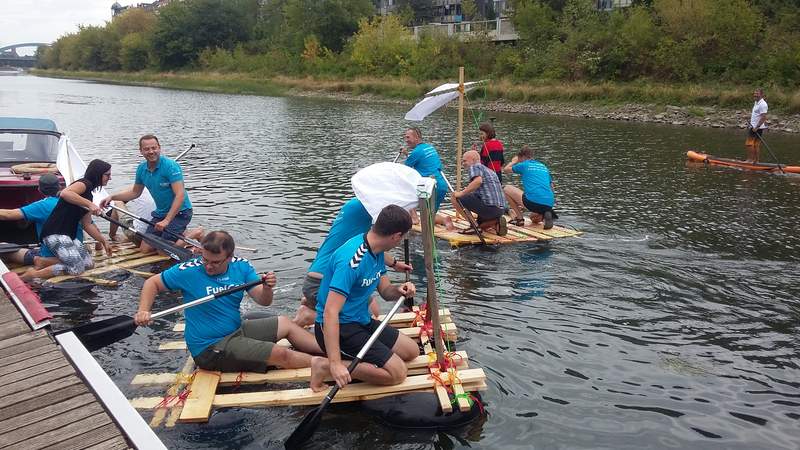 Floßbau Teamevent in Magdeburg