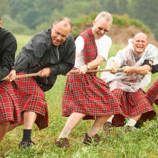 Highland Games Teambildung im Schottenrock