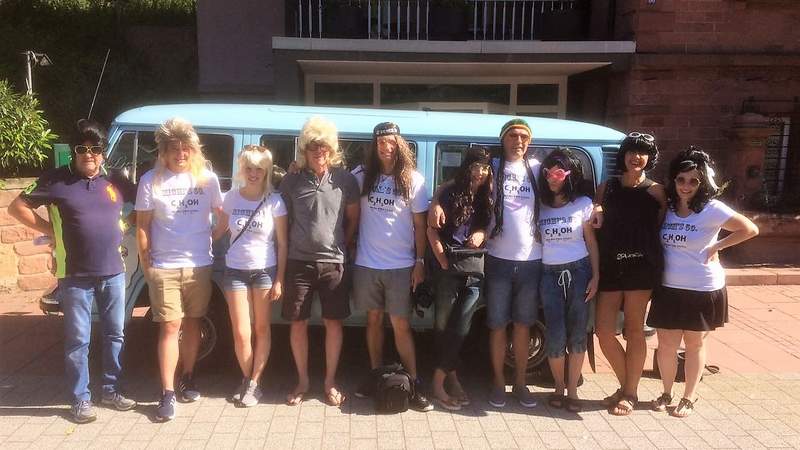 Heiße Truppe :) Junggesellenabschied im Oldtimerbus