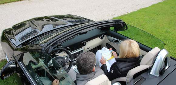 Teambesprechenung am Start der Mercedes Benz SLK Cabrio Tour