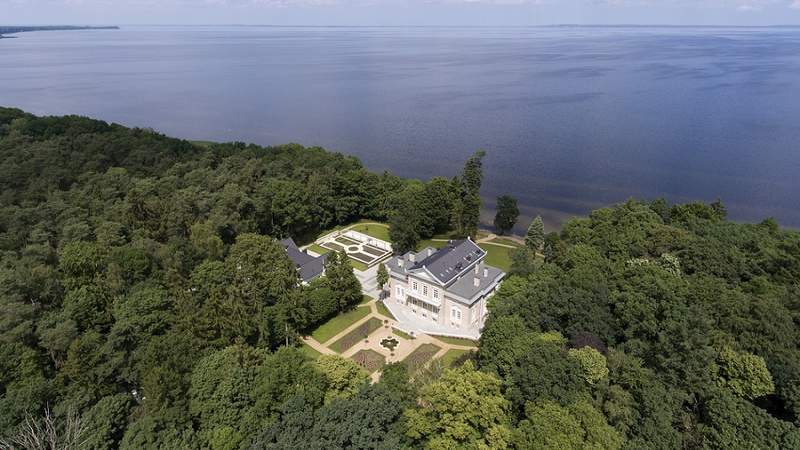 Vogelperspektive Schloss Manowce | Tagungen an der Ostsee