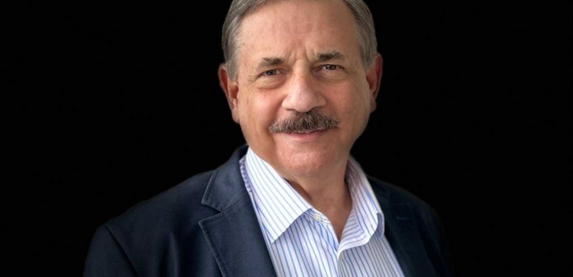 Dr. Leon Steyn Dr. Leon Steyn