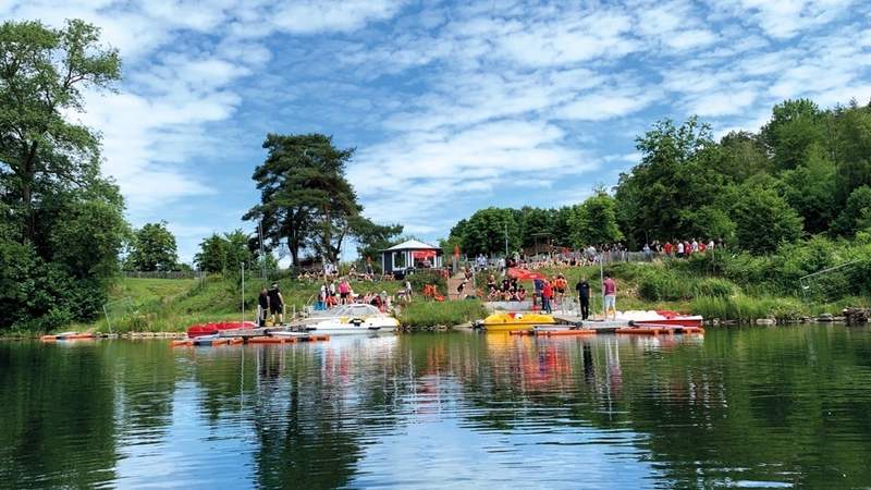 Teamspaß mit Badewannenrennen am Silbersee