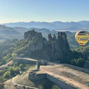 Heißluftballonfahrt über die Festung von Belogradchik Entdeckungsreise zum Roten Planeten