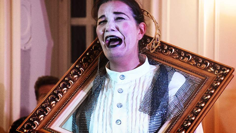 Schneewittchens Spiegel ist verzweifelt Schneewittchens Spiegel ist verzweifelt