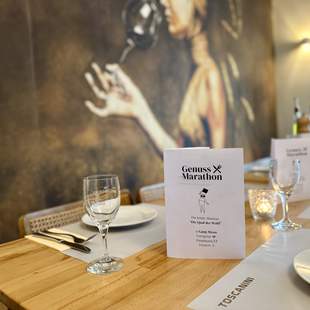 Der Genussmarathon ist ein modernes Teamevent, das Teambuilding, Bewegung und Genuss in einer Stadt zu einem runden Erlebnis verbindet. Statt klassischer Stadtführung oder steifer Abendveranstaltung bekommen Teams ein spielerisches Format, das sich w