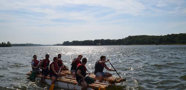 Teamevent Floßbau und -fahrt