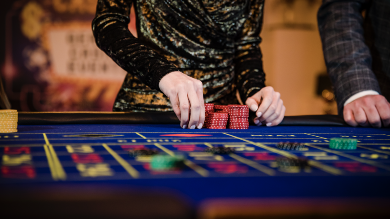 Casino Royal - Roulette, Poker, Black Jack