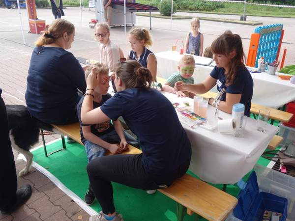 Familientag auf dem Firmengelände Familientag Firmengelände Firma Sommerfest